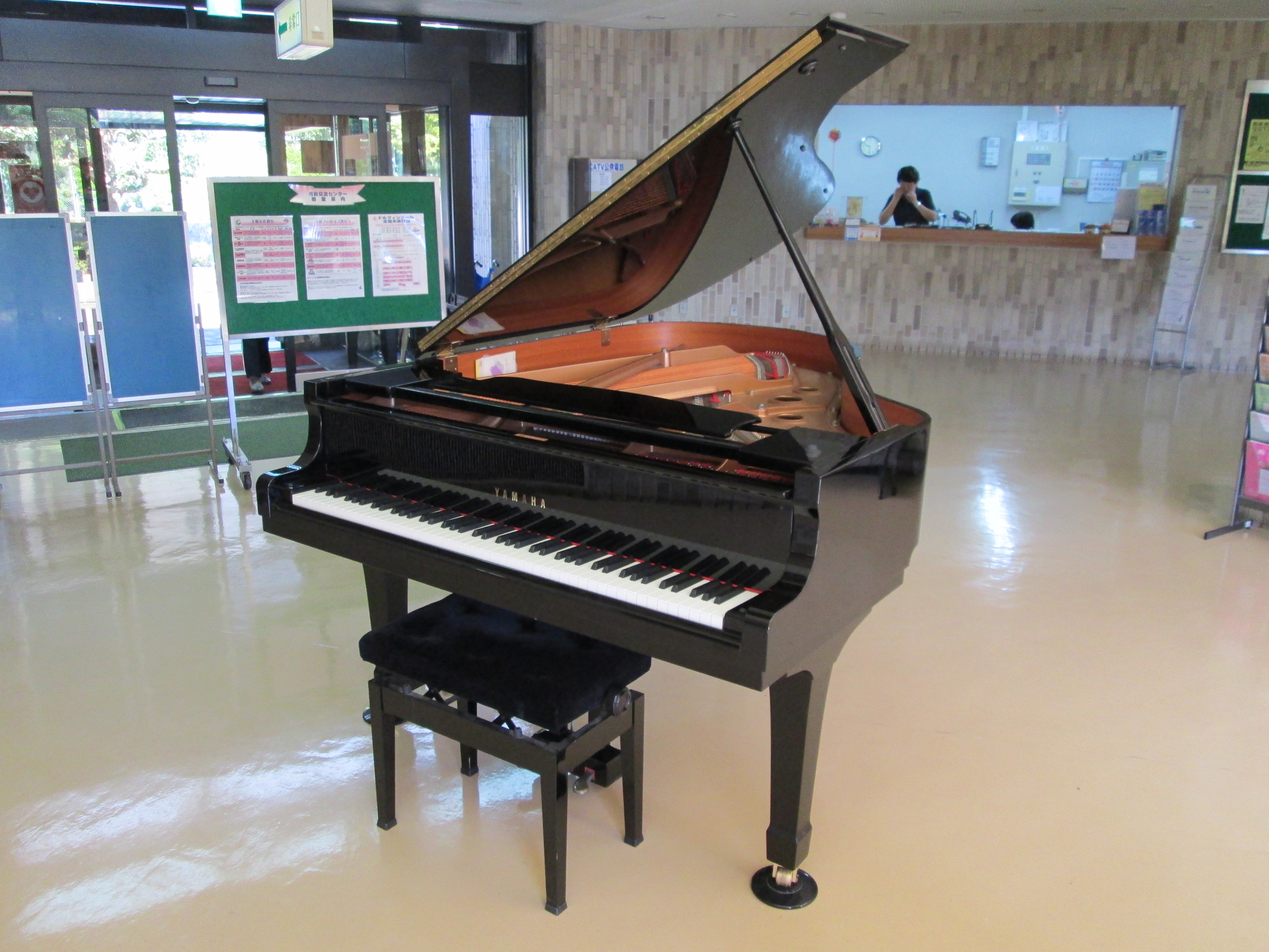 グランドピアノ 無料開放 申込み受付中 洲本市市民交流センター